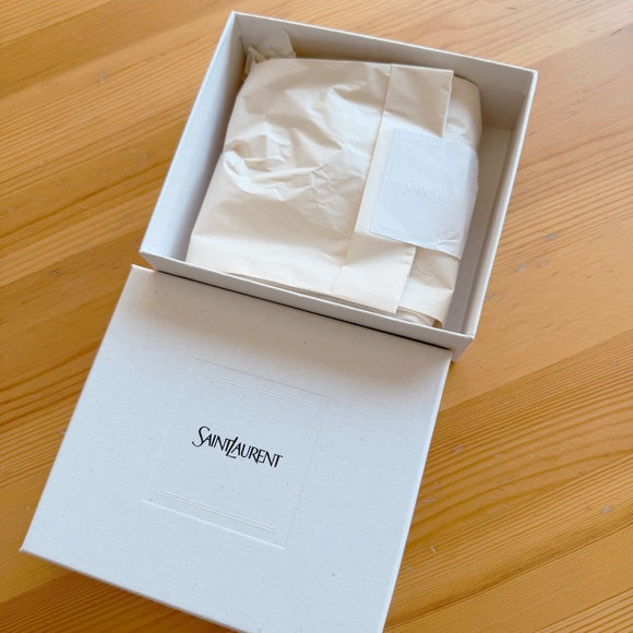 YSL Saint Laurent Logo Card Holder - Picture 5 of 6